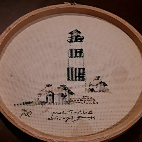 BODIE ISLAND  NORTH CAROLINA  EMBROIDERY  HANGING. - Picture 2 of 4